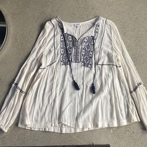 Sonoma White Long Sleeve with Blue Lace. Size Medium.